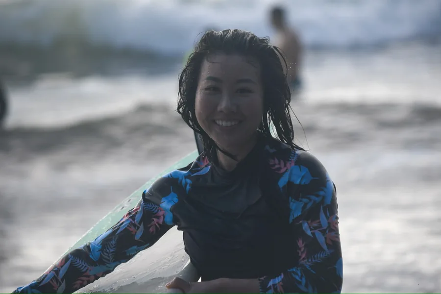 A smile between waves